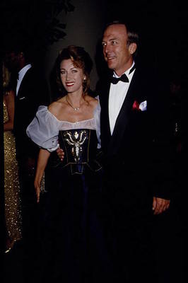 janeseymour1992carouselhopeball002.jpg